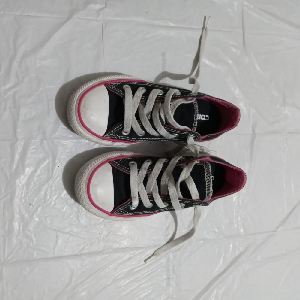 Girls Converse Size 12 - Picture 2 of 6
